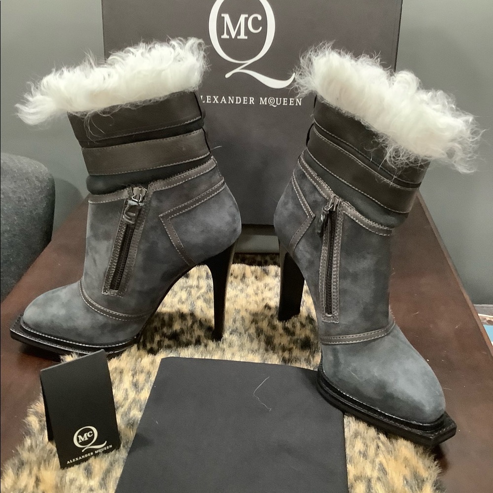 HOST PICK 🥳 🥳 MCQUEEN‎ DOUBLE ZIP SHEEPSKIN BOOTS